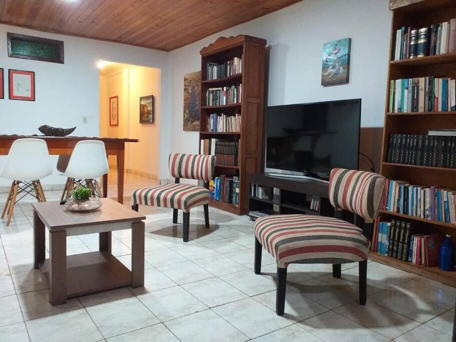 Апартаменты Iguazu House Пуэрто-Игуасу Экстерьер фото